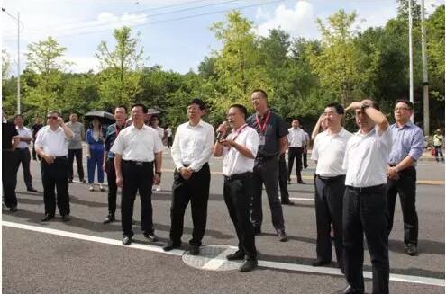 神奇大康健医药工业园迎来贵阳市半年经济事情会现场观摩组.jpg